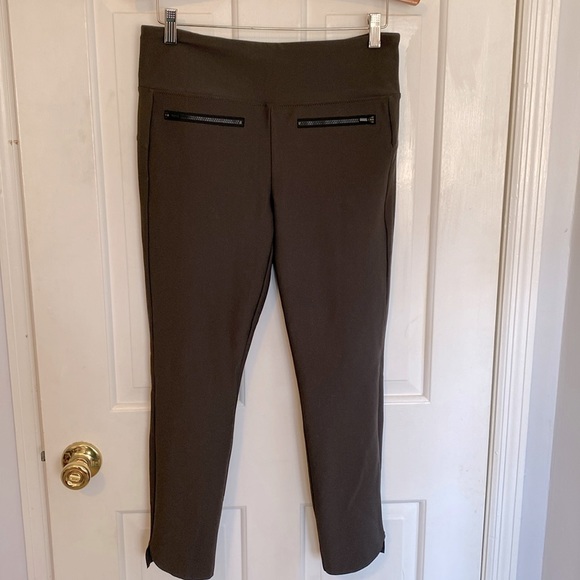 Athleta Olive Green Stellar Crop Pants Size Medium - Picture 1 of 10